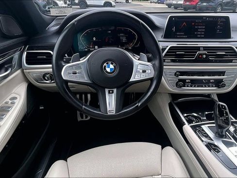 Used 2022 BMW 750i xDrive w/ Executive Package AWD/4WD image 7