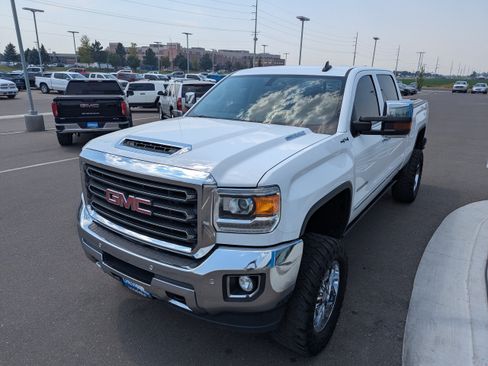 Used 2017 GMC Sierra 3500 SLT w/ Duramax Plus Package AWD/4WD image 8