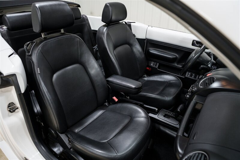 Used 2010 Volkswagen Beetle Convertible FWD image 21