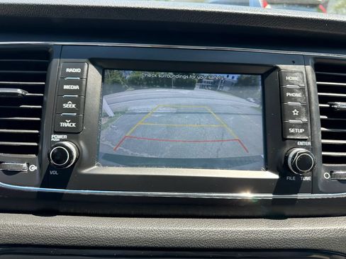 Used 2019 Kia Sedona LX FWD image 17