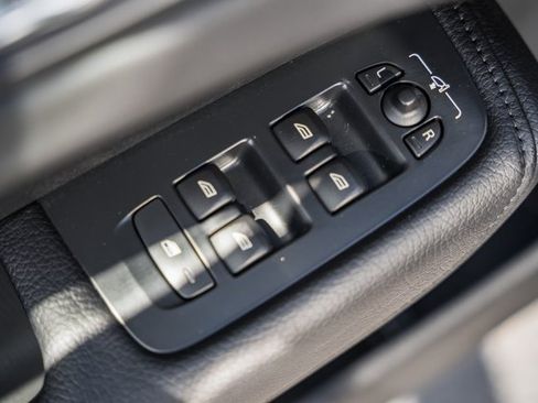 Certified 2022 Volvo XC60 B5 Momentum w/ Climate Package image 34