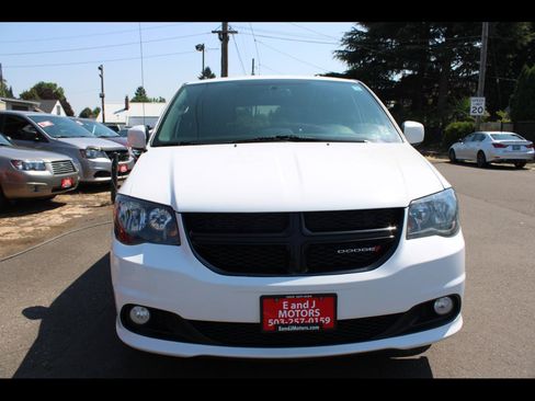 Used 2016 Dodge Grand Caravan SXT FWD image 2