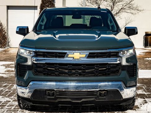 Used 2025 Chevrolet Silverado 1500 LT image 2