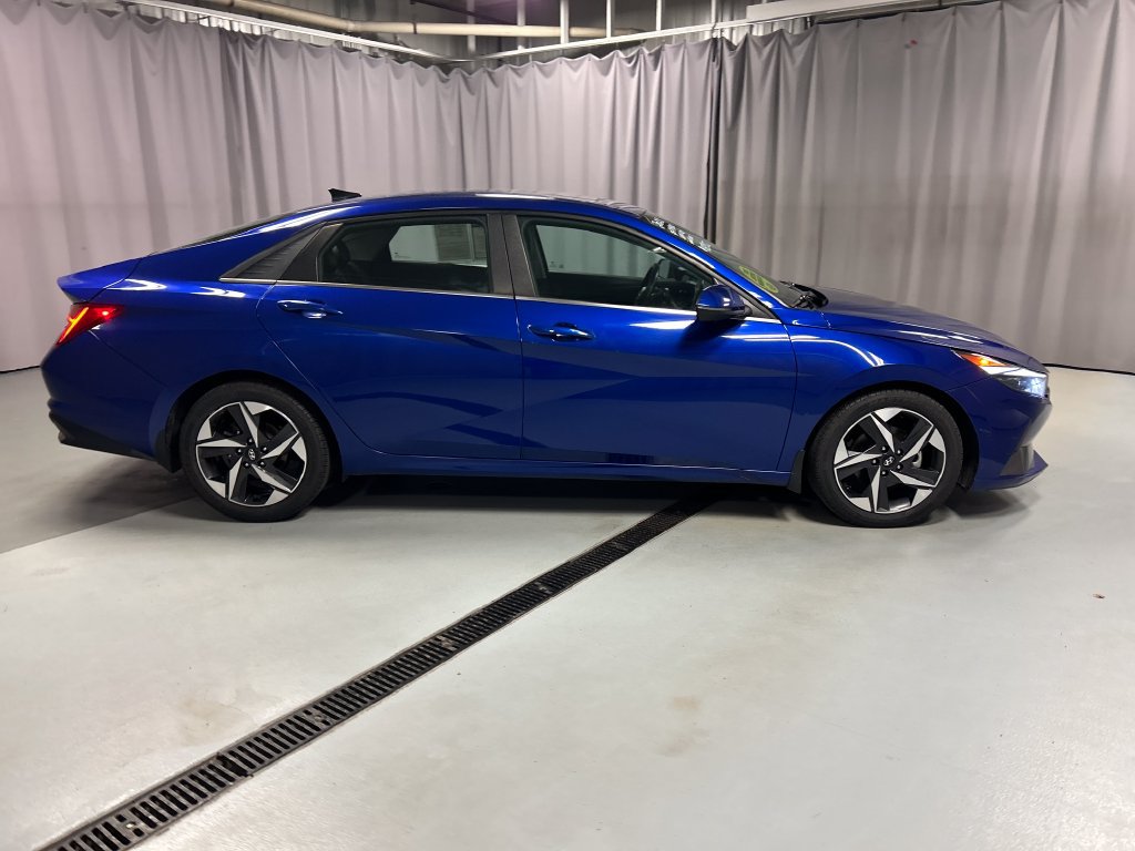 Used 2022 Hyundai Elantra Limited w/ Winter Weather Package FWD image 8