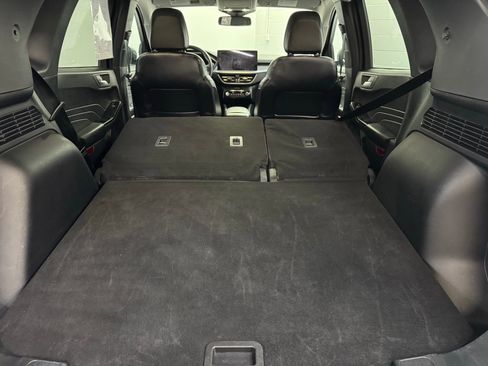 Used 2024 Ford Escape Platinum image 40