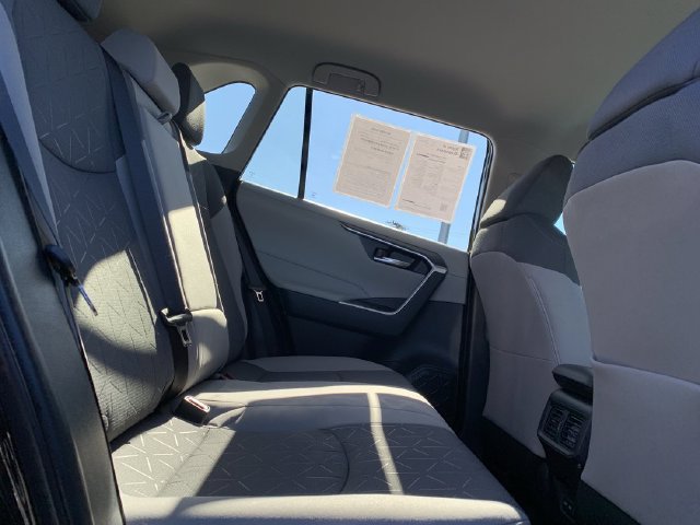 Used 2025 Toyota RAV4 XLE FWD image 34