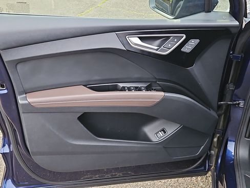 Used 2023 Audi Q4 e-tron Premium w/ Convenience Package image 9