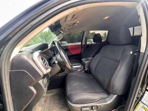 Used 2020 Toyota Tacoma SR5 AWD/4WD image 4