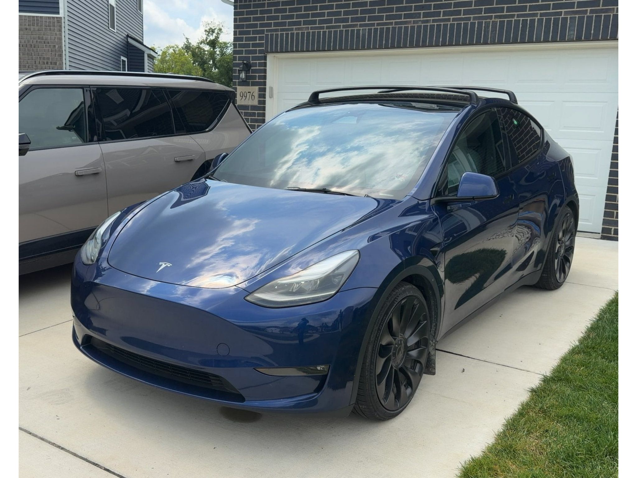 Used 2023 Tesla Model Y Performance AWD/4WD image 1