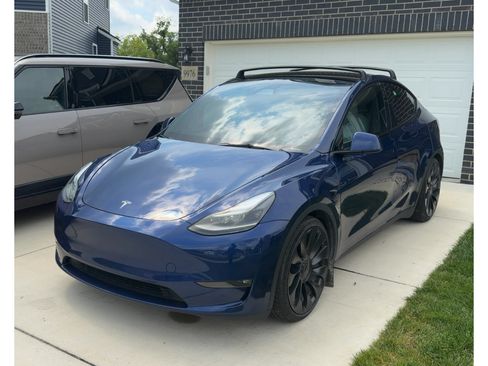 Used 2023 Tesla Model Y Performance AWD/4WD image 1