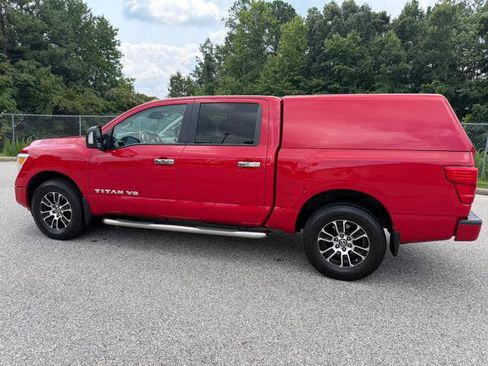 Used 2020 Nissan Titan SV w/ SV Convenience Package AWD/4WD image 7
