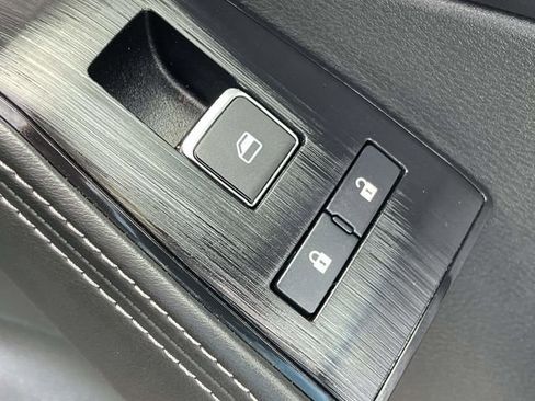 Used 2023 Nissan Rogue SL image 13