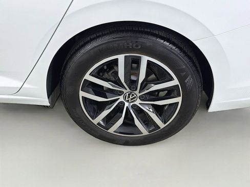 Used 2025 Volkswagen Jetta SE image 29