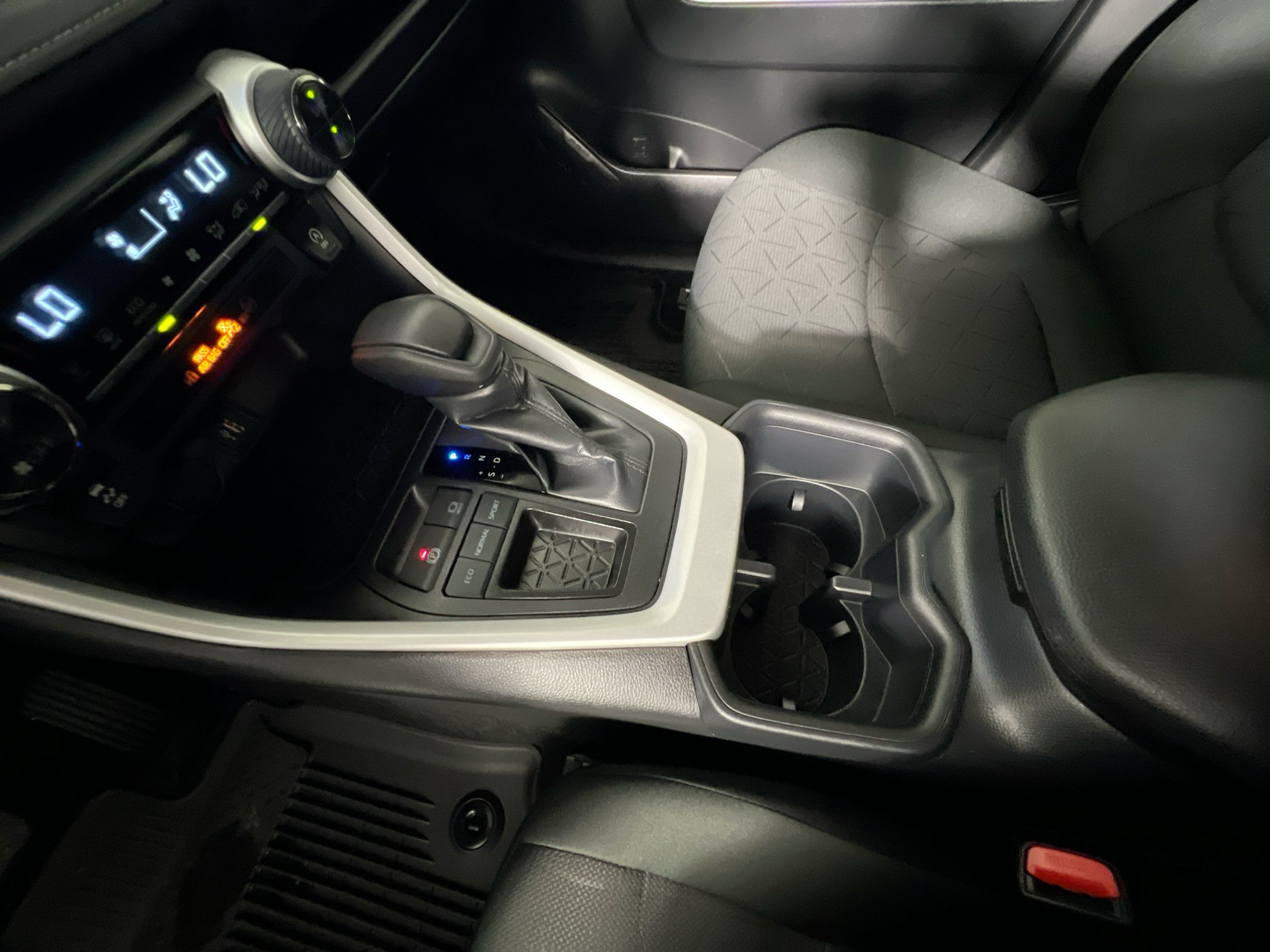 Used 2025 Toyota RAV4 XLE w/ Convenience Package FWD image 25