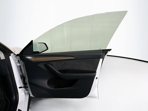 Used 2023 Tesla Model Y Performance image 31