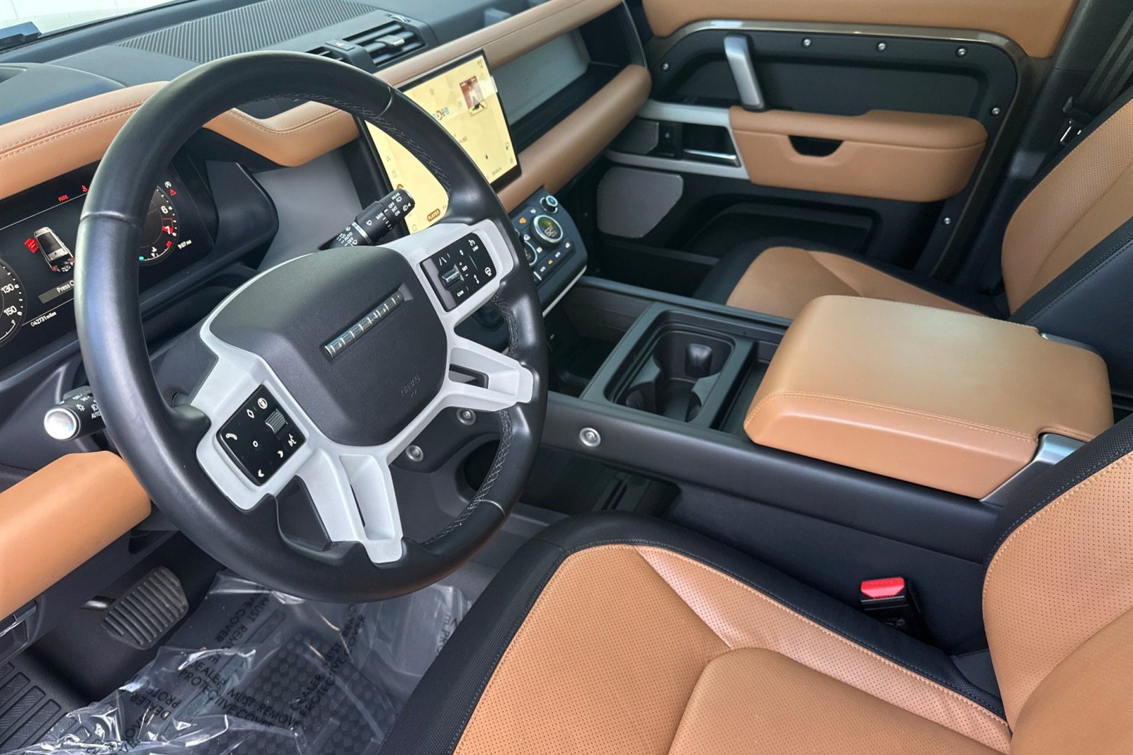 Used 2024 Land Rover Defender 130 X-Dynamic SE AWD/4WD image 5