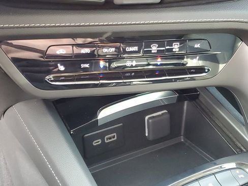 Used 2023 Buick Envision Essence AWD/4WD image 18