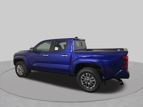 Used 2025 Toyota Tacoma Limited AWD/4WD image 10