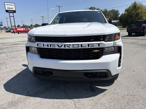 Used 2021 Chevrolet Silverado 1500 Custom RWD image 2