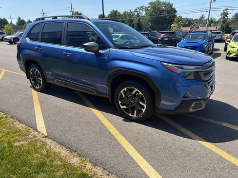 Used 2025 Subaru Forester Limited AWD/4WD image 3