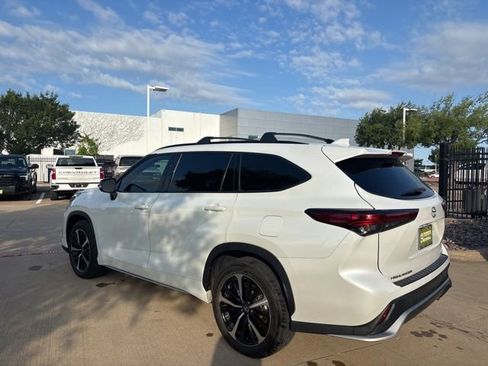 Used 2022 Toyota Highlander XSE AWD/4WD image 7