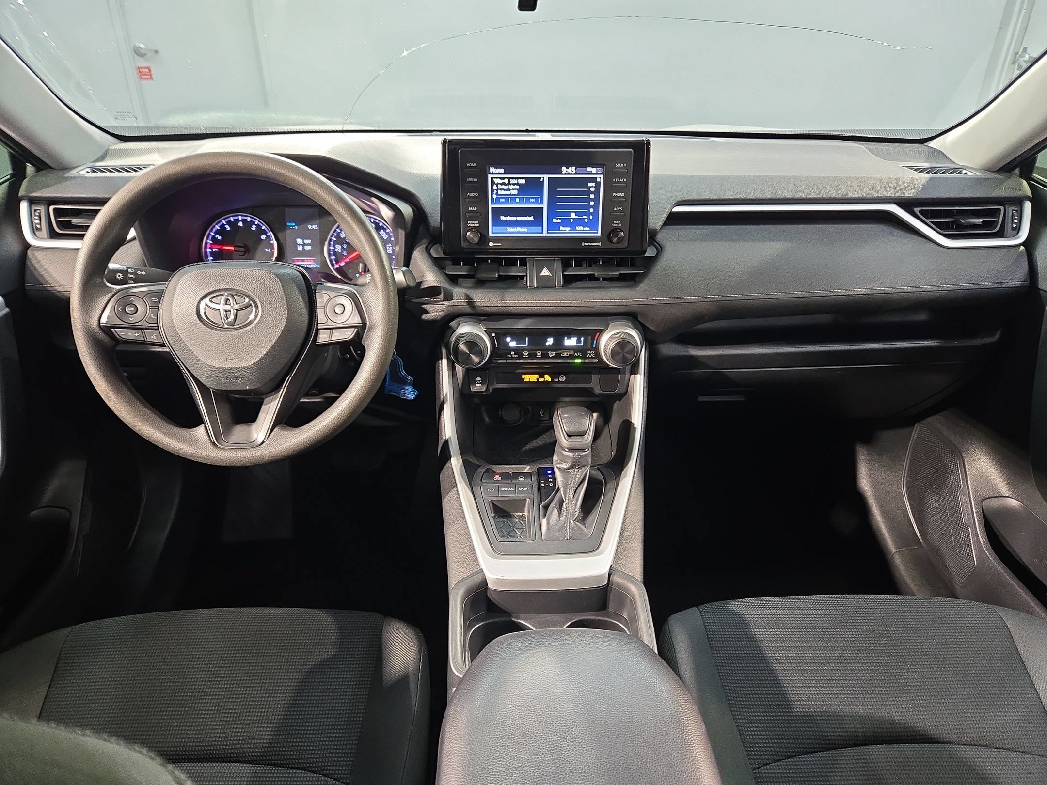Used 2020 Toyota RAV4 LE FWD image 10