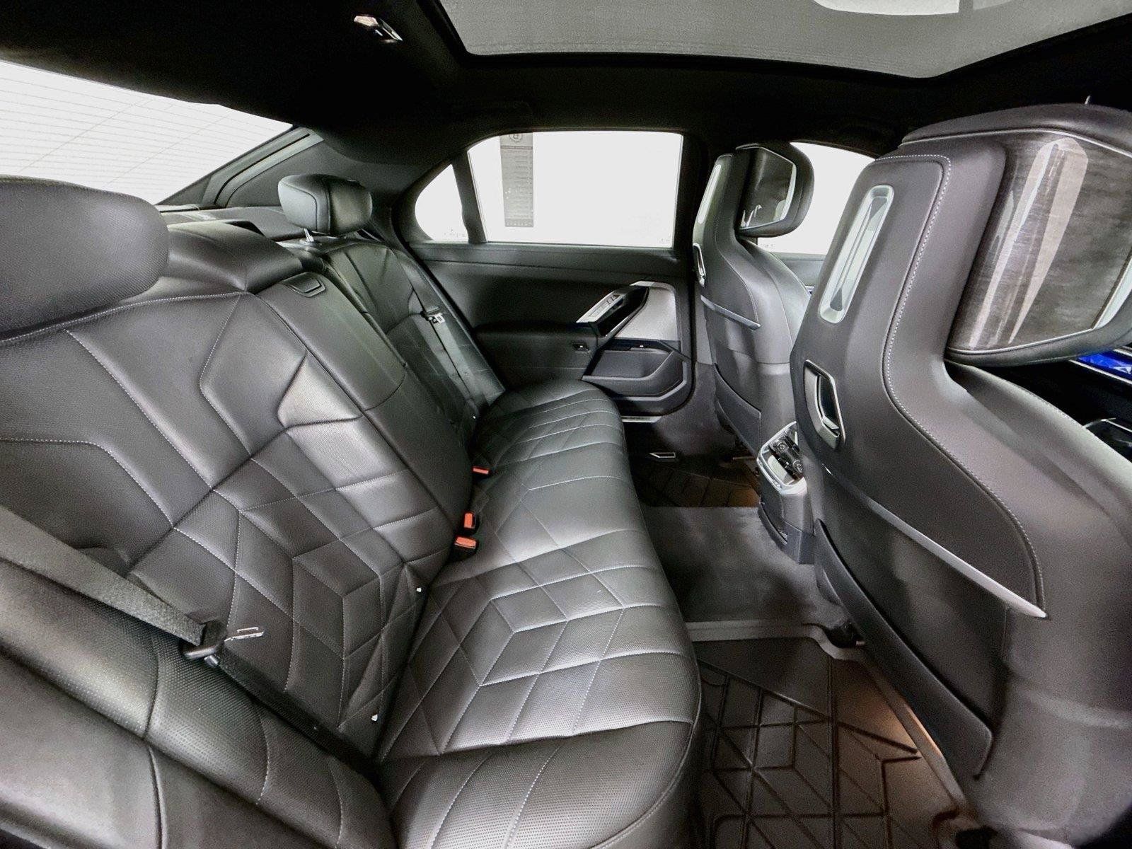Used 2025 BMW 740i RWD image 43