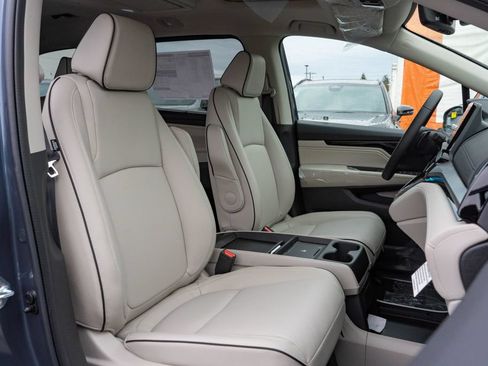 New 2026 Honda Odyssey Touring image 17