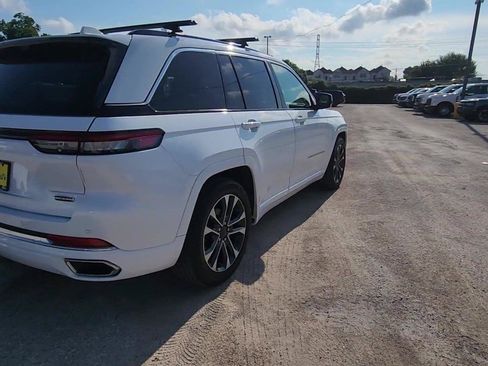 Used 2022 Jeep Grand Cherokee Overland w/ Adv Protech Group III AWD/4WD image 8