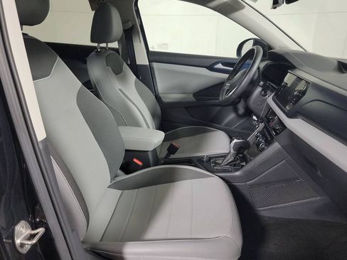 Used 2023 Volkswagen Taos SE w/ Panoramic Sunroof Package AWD/4WD image 5