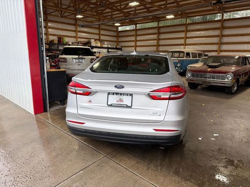 Used 2019 Ford Fusion SE FWD image 9