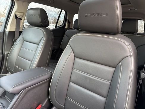 Used 2023 GMC Acadia Denali w/ Denali Ultimate Package image 10