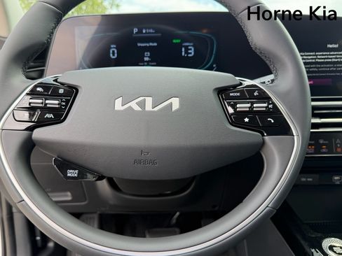 New 2026 Kia Niro EX FWD image 12