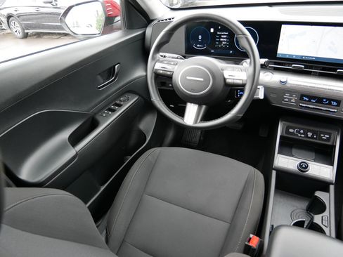 Certified 2024 Hyundai Kona SEL w/ Convenience Package AWD/4WD image 9