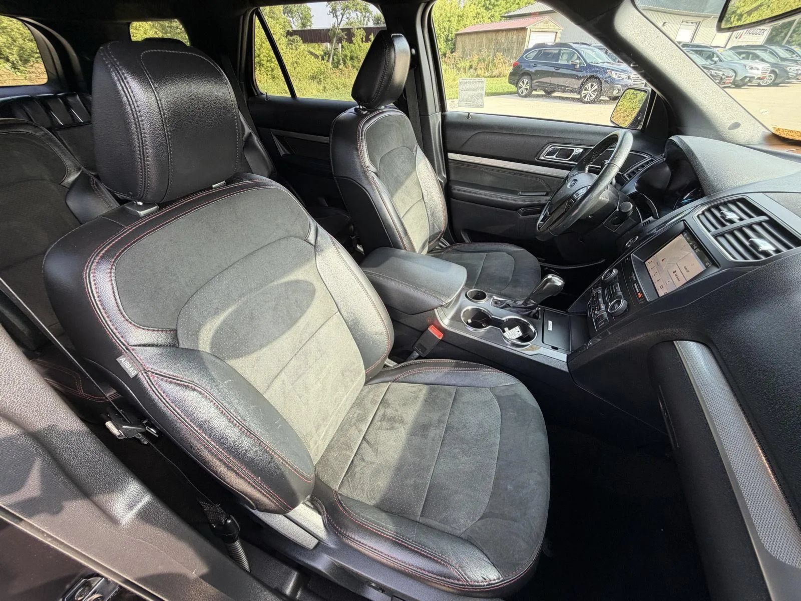 Used 2019 Ford Explorer XLT w/ Equipment Group 202A FWD image 15