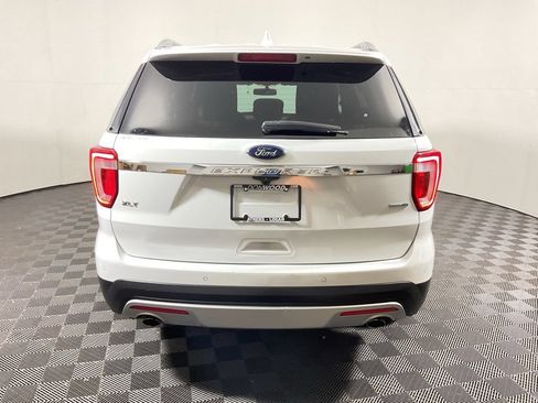 Used 2017 Ford Explorer XLT w/ Equipment Group 201A AWD/4WD image 13