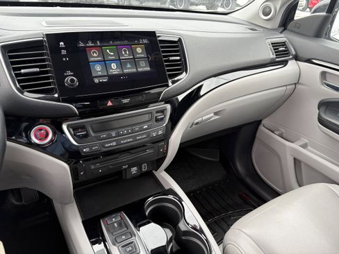 Used 2020 Honda Pilot Touring image 9