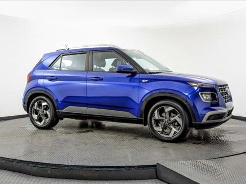 Used 2023 Hyundai Venue Limited image 11