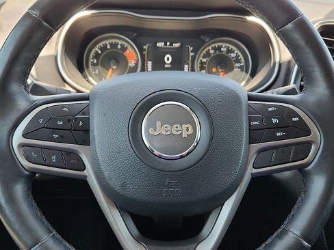 Used 2019 Jeep Cherokee Latitude Plus w/ Comfort/Convenience Group AWD/4WD image 11