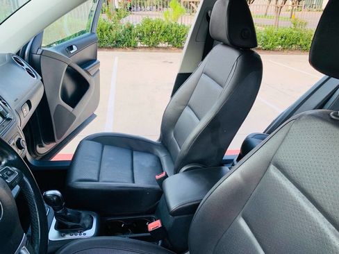 Used 2012 Volkswagen Tiguan SE image 17