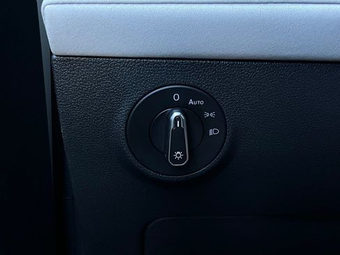 Used 2025 Volkswagen Taos SE image 22