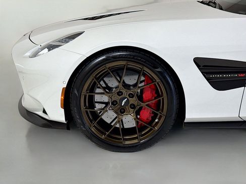 Used 2025 Aston Martin Vanquish RWD image 40
