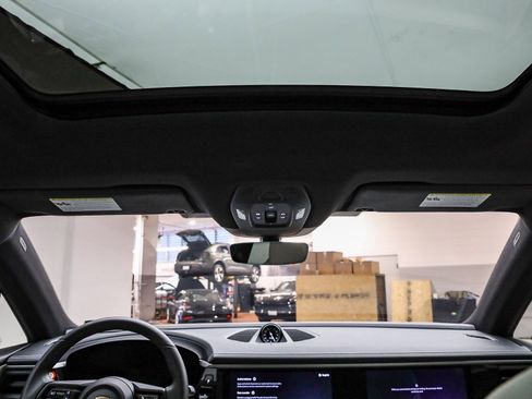 Used 2025 Porsche Macan Electric image 20