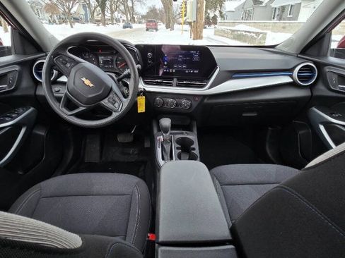 Used 2024 Chevrolet Trax LS w/ LS Convenience Package FWD image 18