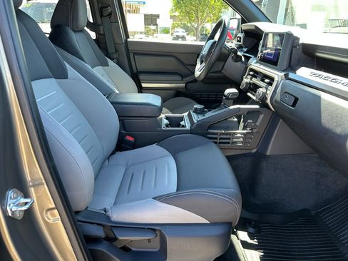 Used 2025 Toyota Tacoma TRD Off-Road AWD/4WD image 18