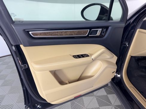 Used 2019 Porsche Cayenne AWD/4WD image 14