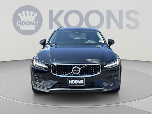 Used 2025 Volvo V60 B5 Cross Country Plus AWD/4WD image 4