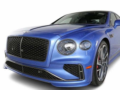 Certified 2025 Bentley Flying Spur Plug-In Hybrid w/ First Edition Specification AWD/4WD image 9