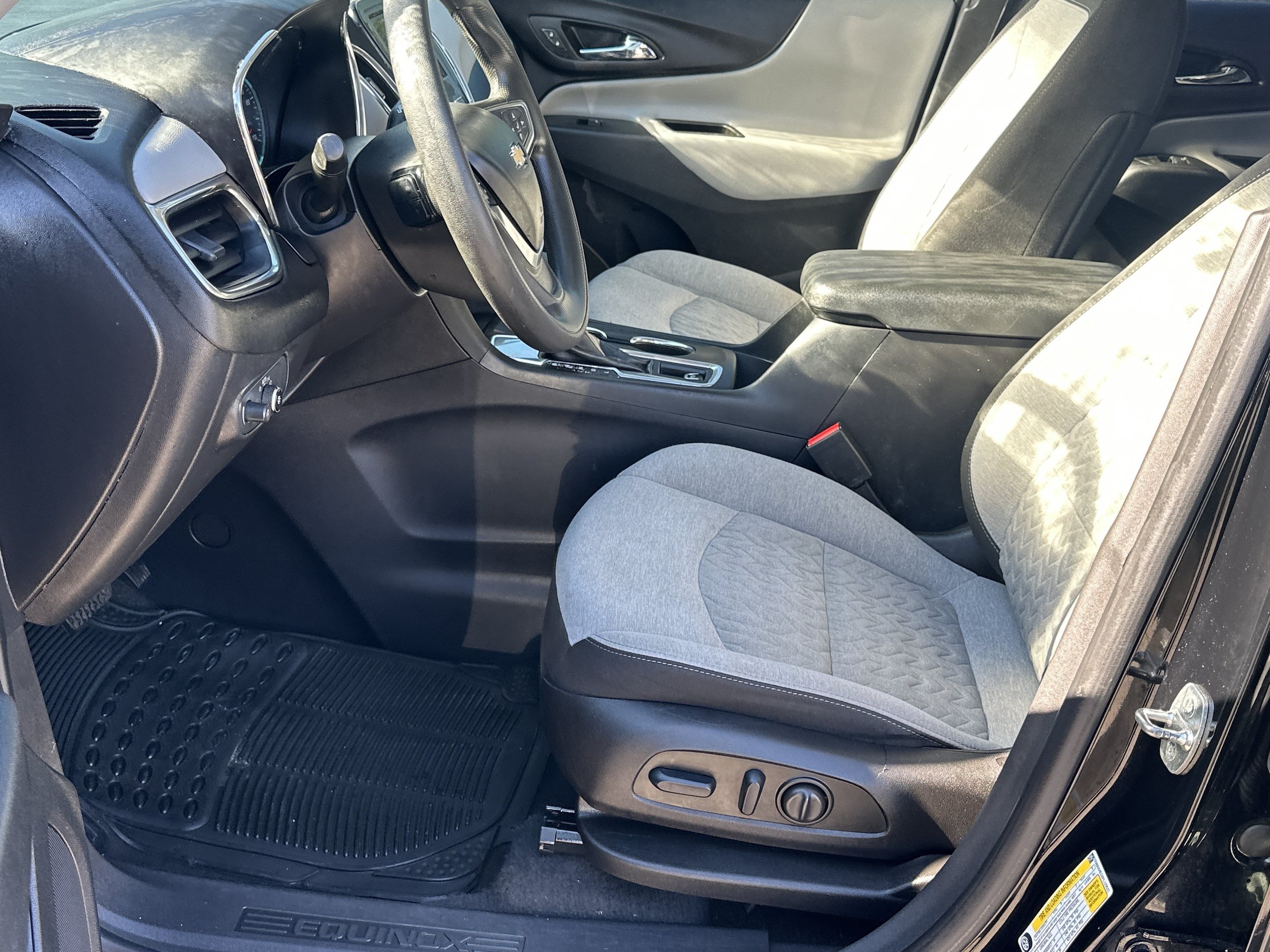 Used 2023 Chevrolet Equinox LS w/ LS Convenience Package FWD image 9