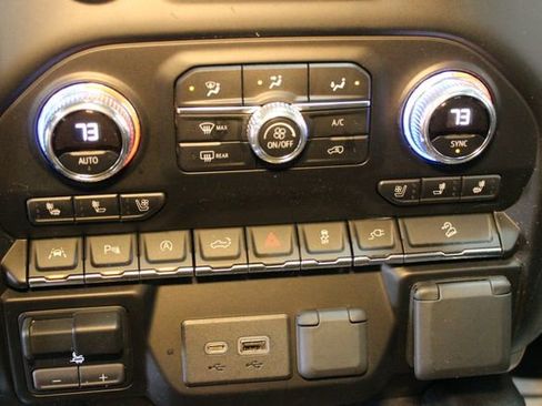 Used 2019 GMC Sierra 1500 SLT w/ SLT Premium Plus Package AWD/4WD image 29